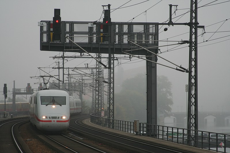 ICE 1 auf der Berliner Ringbahn Jannowitzbrücke